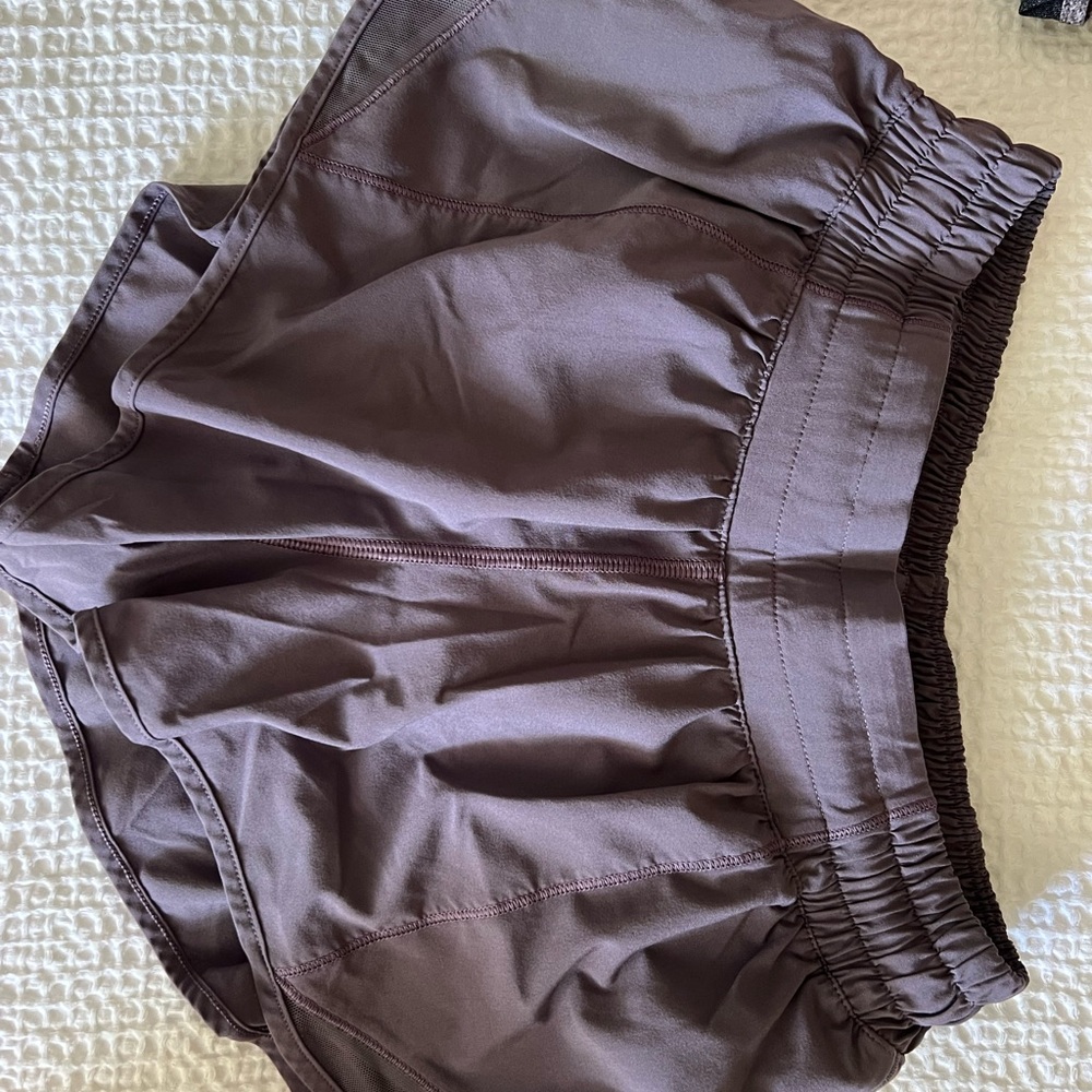 Lululemon Hotty Hot Shorts 2.5”